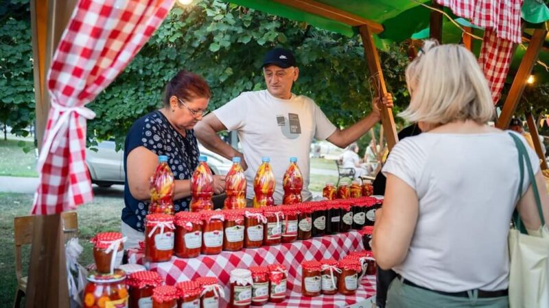 Bazar malih proizvođača hrane u Nišu