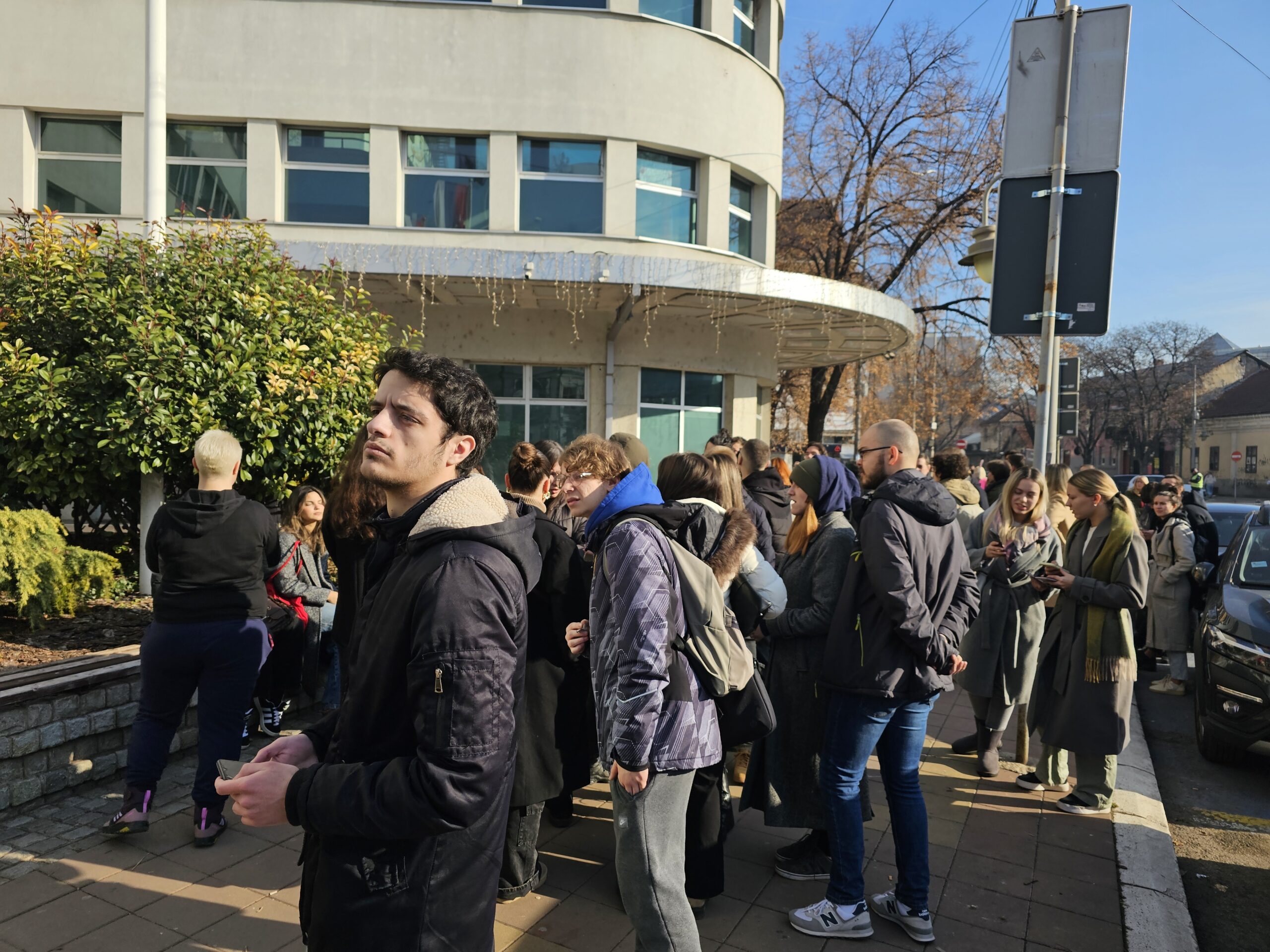 Ministarka napustila raspravu, studenti ušli u skupštinsku salu