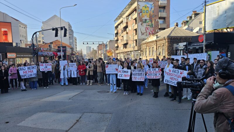 Studenti blokirali raskrsnicu kod „Crvenog pevca“