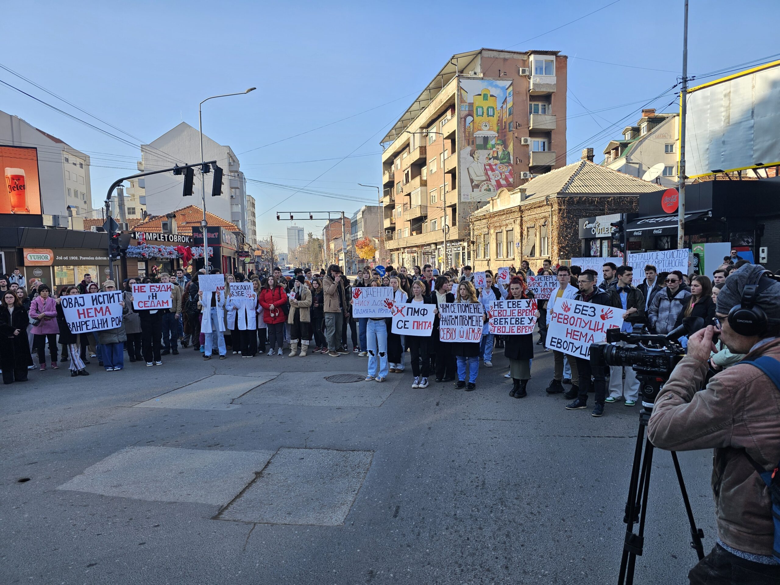 Studenti blokirali raskrsnicu kod „Crvenog pevca“