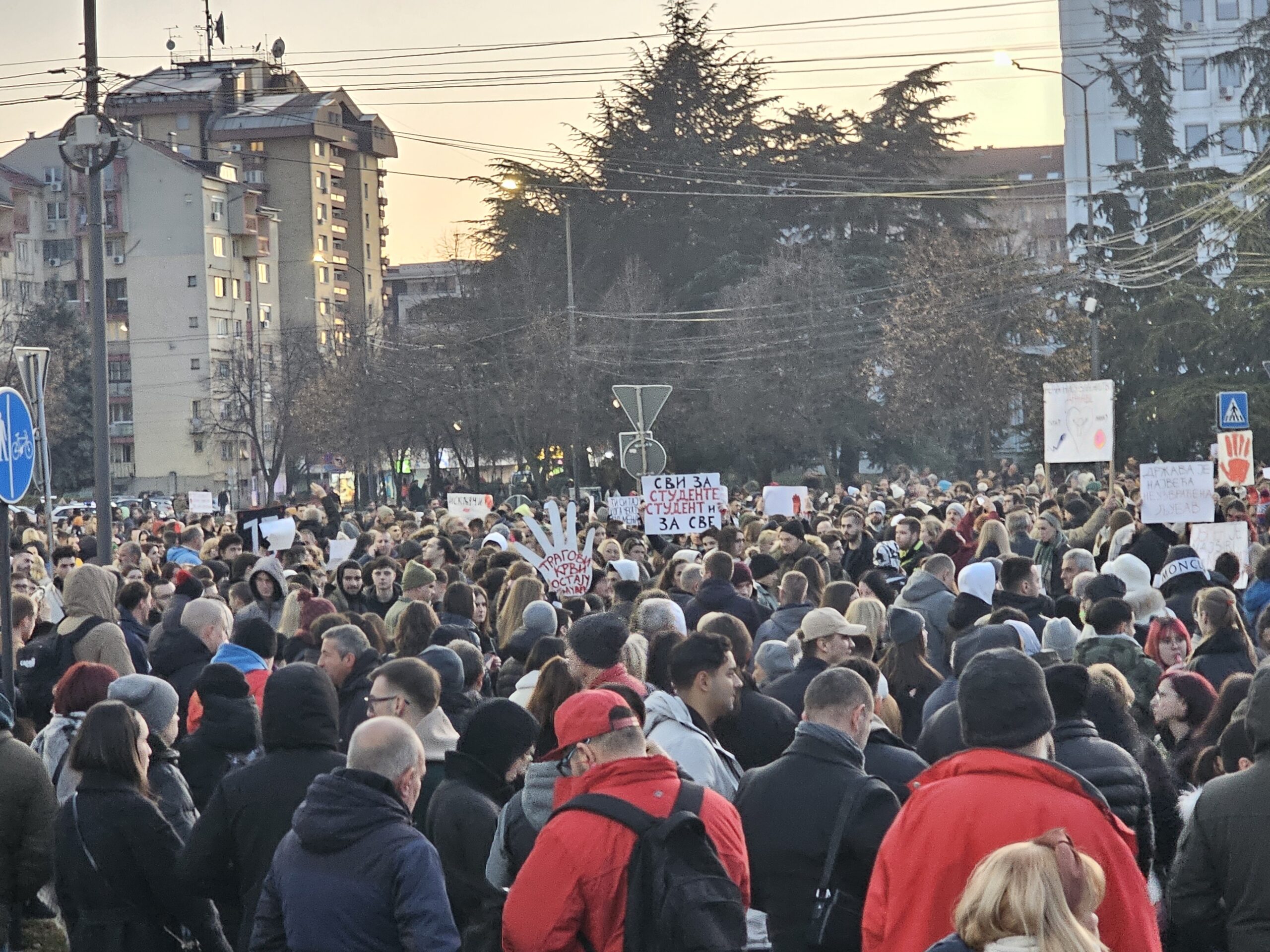 Studentima se u protestu pridružili i sugrađani