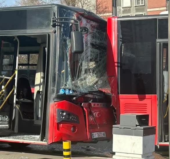 U sudaru dva autobusa u Beogradu povređeno 20 ljudi