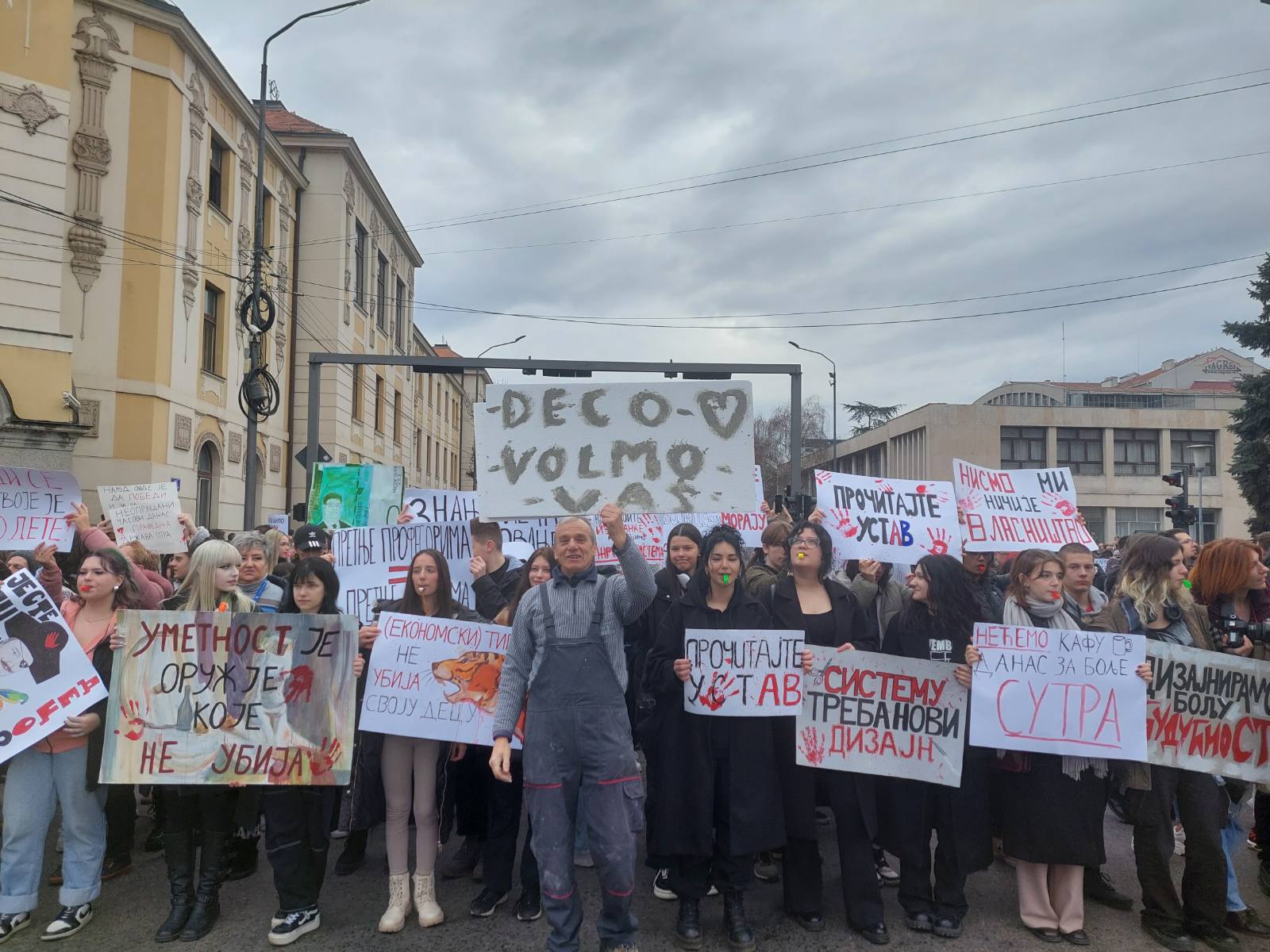 Protest u Nišu: Ne dirajte nam nastavnike!