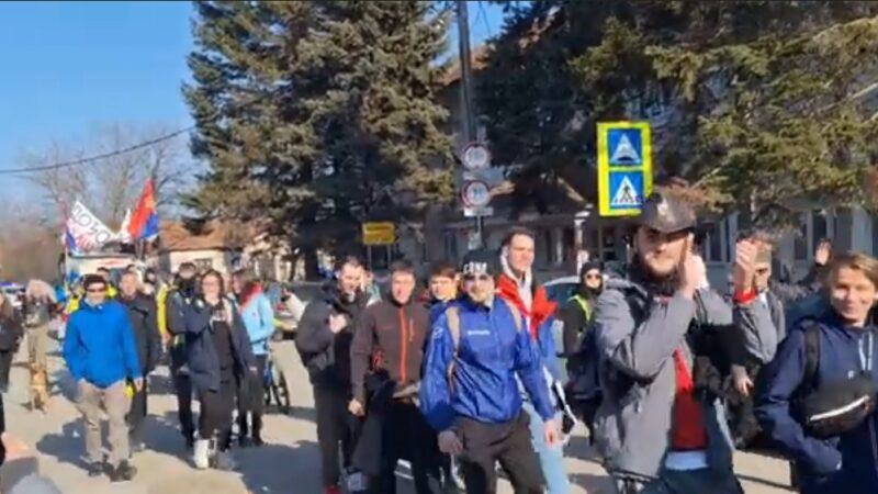 Studenti iz Niša pešače do Kragujevca