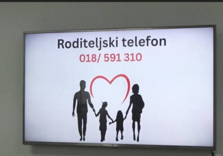 Niš: Roditeljski telefon