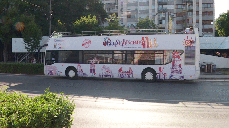 Razgledanje Niša panoramskim autobusom