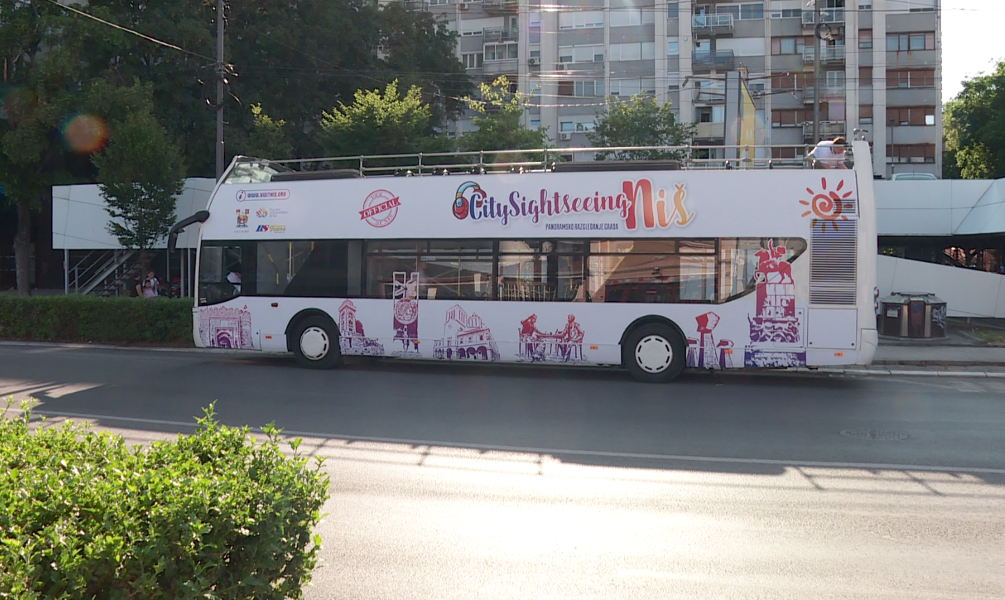 Razgledanje Niša panoramskim autobusom
