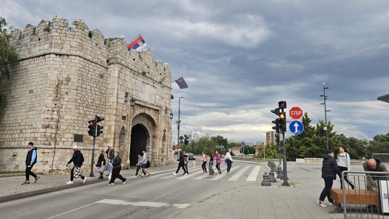 Niš: Besplatan prevoz, pomoć učenicima od 20.000 dinara i besplatne škole sporta tokom leta