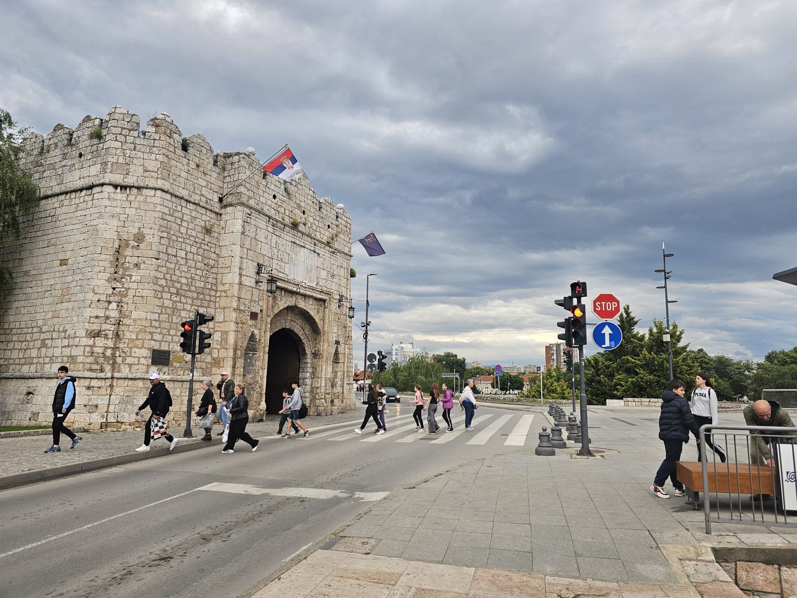 Niš: Besplatan prevoz, pomoć učenicima od 20.000 dinara i besplatne škole sporta tokom leta