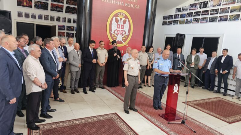 Gromoglasan, višeminutni aplauz za generala Simovića