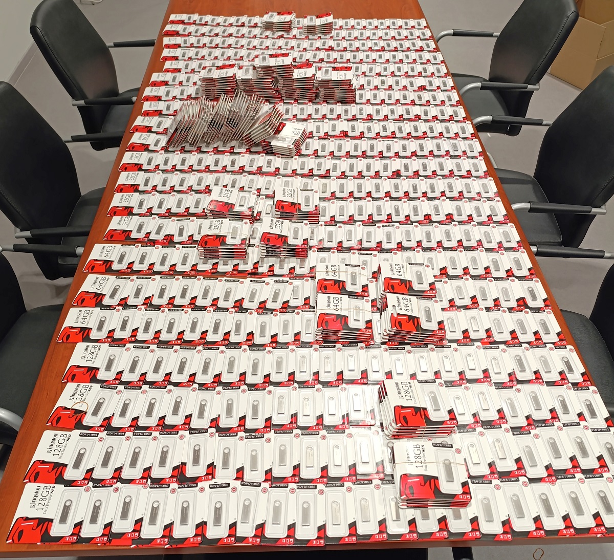 Memorijske kartice i cigarete u izgubljenom koferu