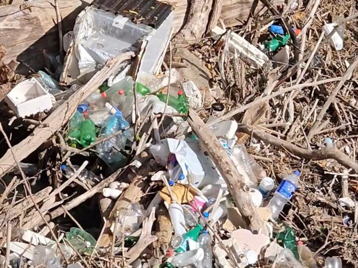 Nišava zatrpana smećem: frižider u koritu kod Vrežinskog mosta