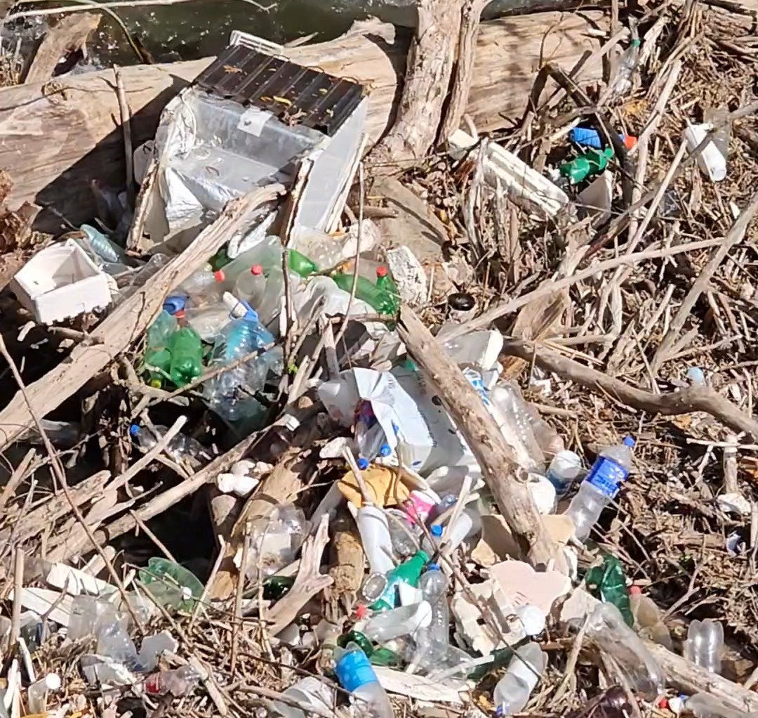 Nišava zatrpana smećem: frižider u koritu kod Vrežinskog mosta