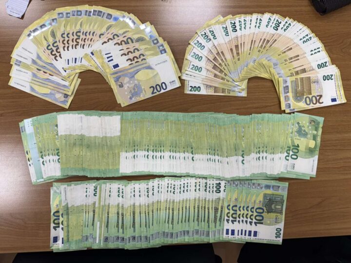 Sprečeno krijumčarenje novca i dragocenosti 