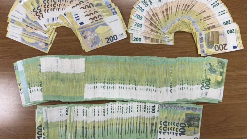 Sprečeno krijumčarenje novca i dragocenosti 