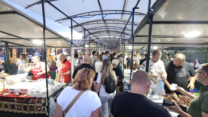 Prvi noćni market na pijaci u Panteleju