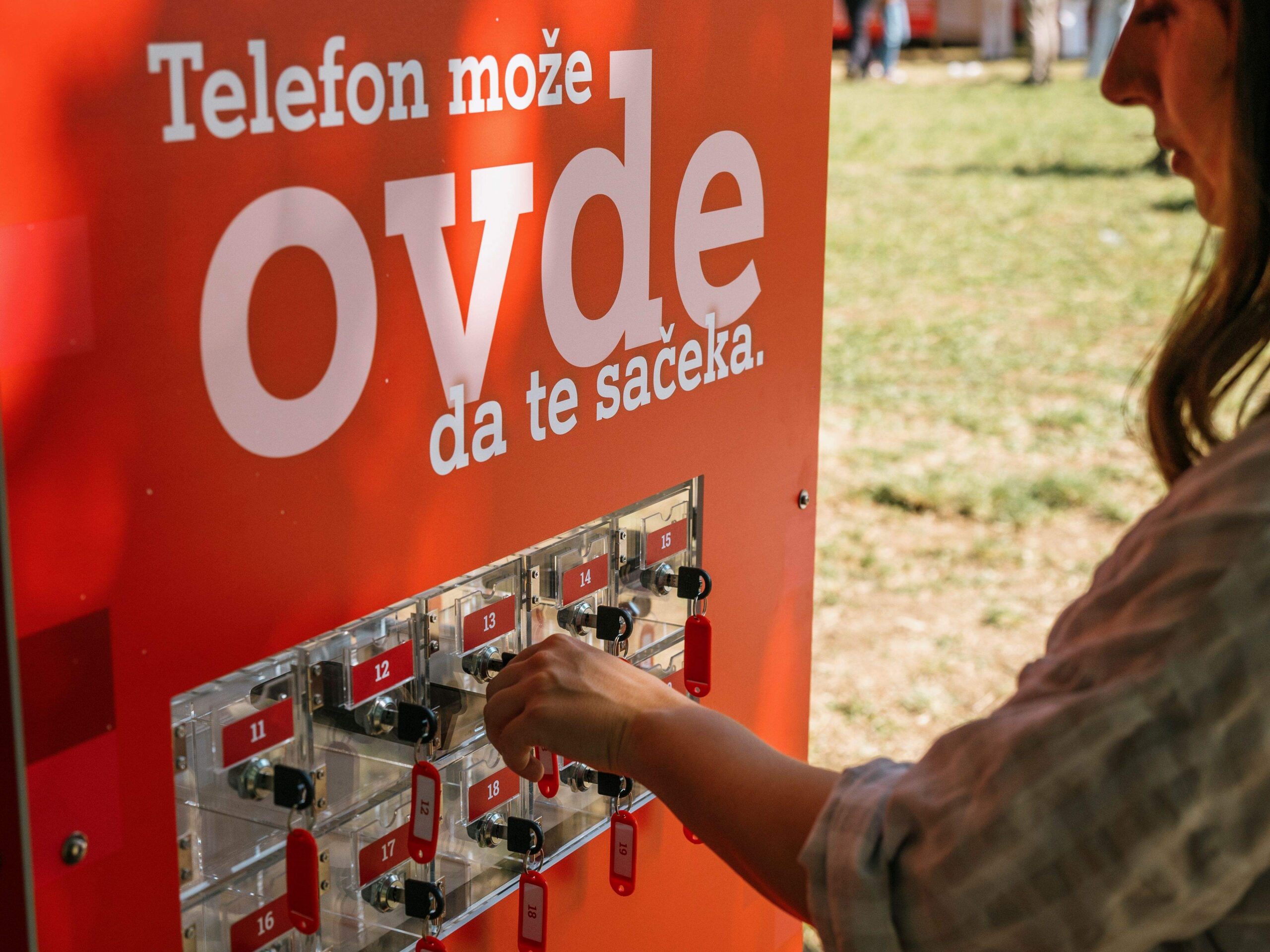 Konferencija #BoljiOnline PAUZA: Da li smo danas više  online ili zaista tu?